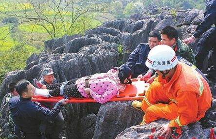  7名游客被困悬崖 营救成功
