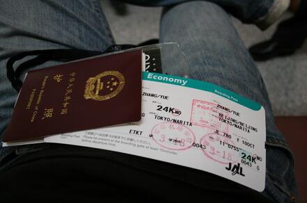  中国护照成为世界焦点